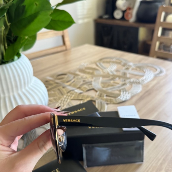 Authentic Versace sunglasses main image 8